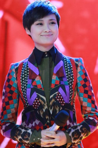 粗眉方脸 女明星掀起另类时尚旋风